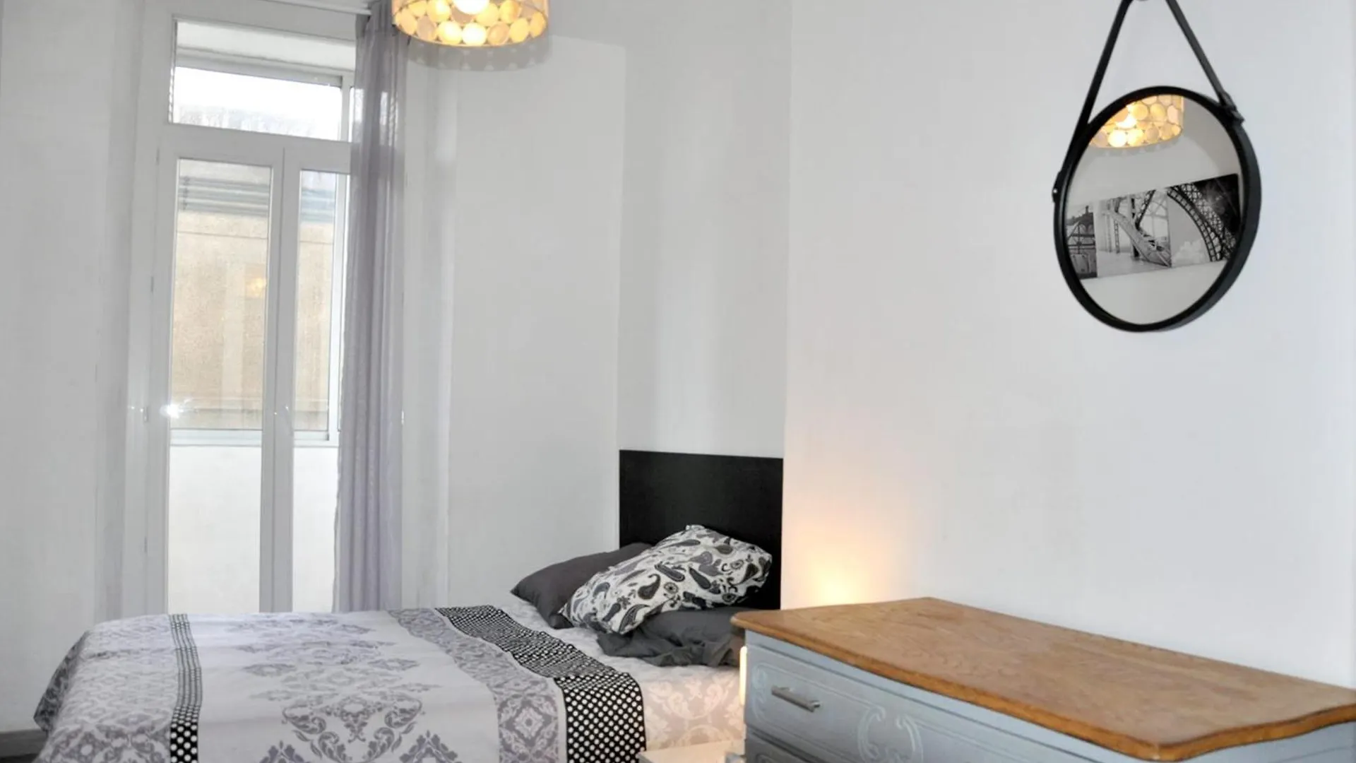 Bright Apartment Close To City Centre Marselha França