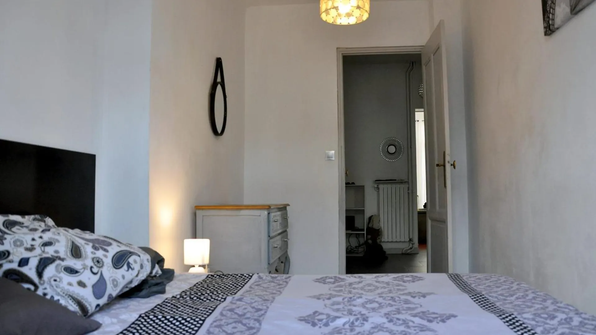 Bright Apartment Close To City Centre Marselha 0*,  França