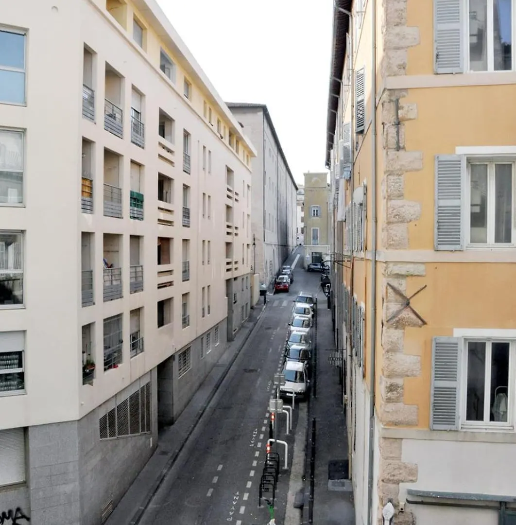 Bright Apartment Close To City Centre Marselha